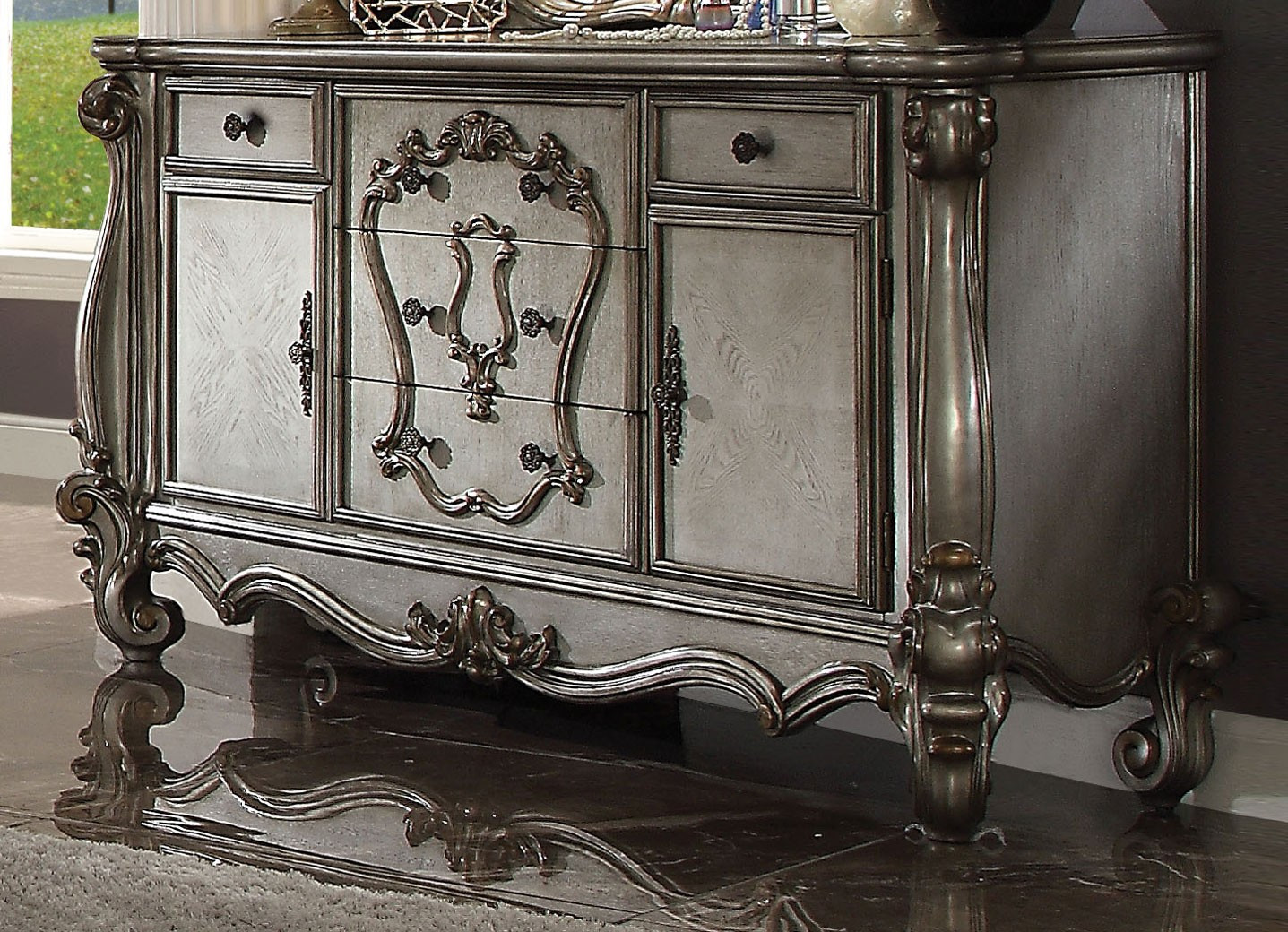 26840 Acme Versailles Ii Bedroom Set Collection. Silver Pu
