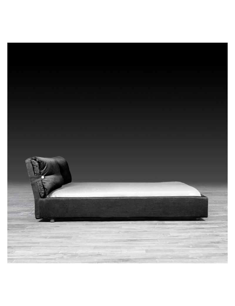 Nick Black Stylish Bed By Roberto Grassie