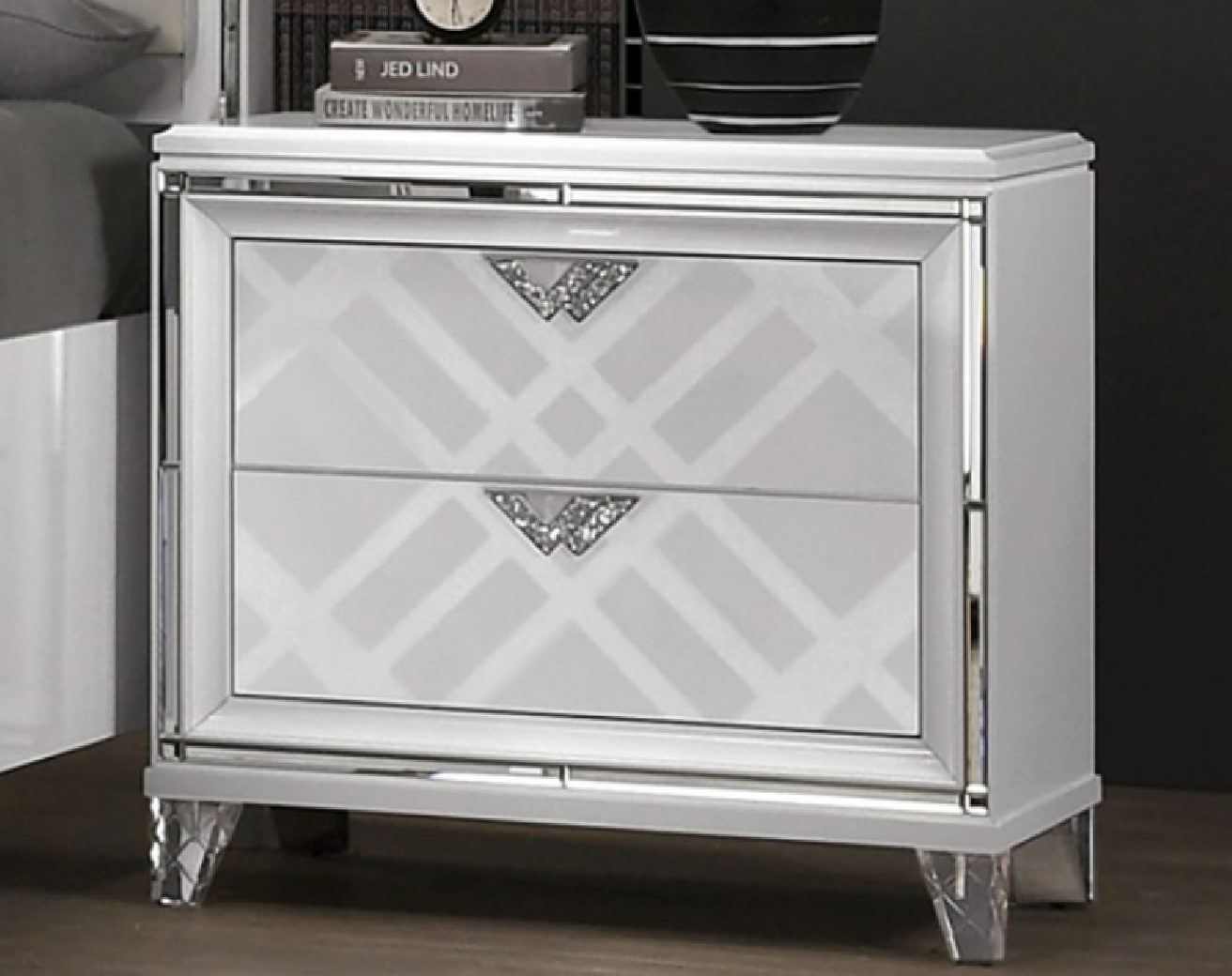 FOA7147WH 5PC Queen Bedroom Set Contemporary Style White Finish. Emmeline Collection by Furniture of America