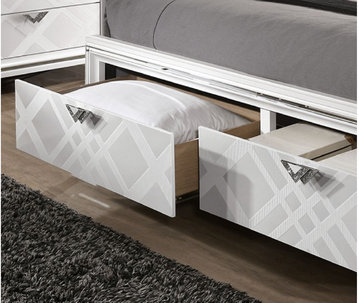 FOA7147WH 5PC Queen Bedroom Set Contemporary Style White Finish. Emmeline Collection by Furniture of America