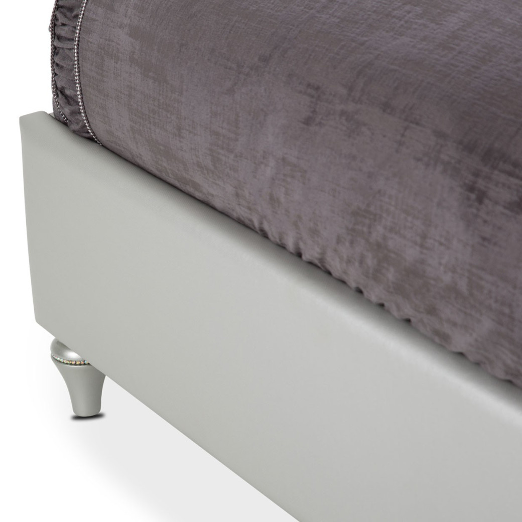 Queen Upholstered Bed Melrose Plaza Collection By Michael Amini 9019000QN-118