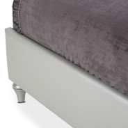 Queen Upholstered Bed Melrose Plaza Collection By Michael Amini 9019000QN-118