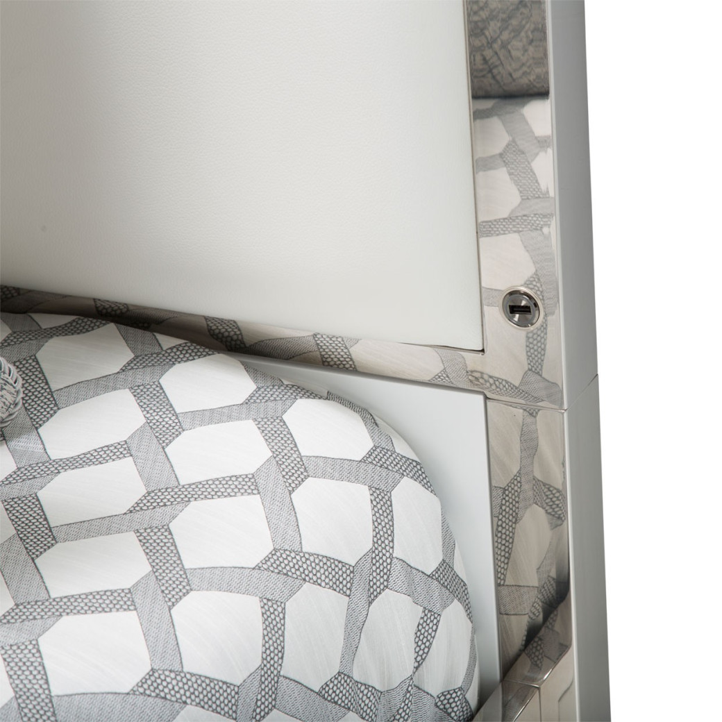 Queen Metal Canopy Bed State St Collection By Michael Amini N9016000QN4-116