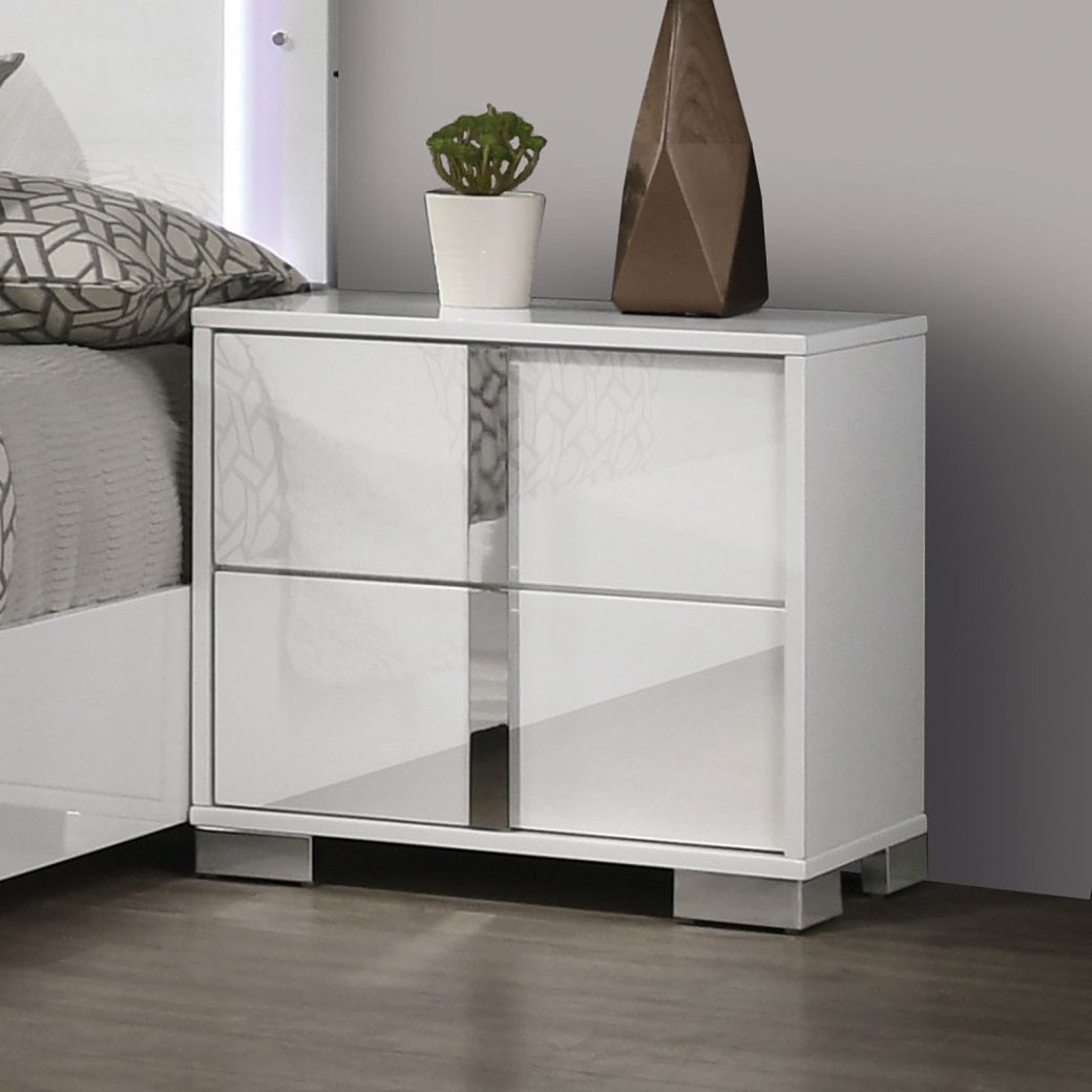 FM7211WH  Queen Size Bedroom Comtenporary Style Sinistra Collection White Finish by Furniture of America