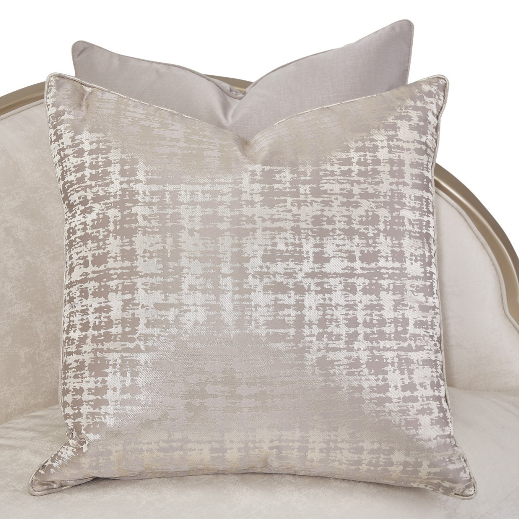 Loveseat Malibu Malibu Crest Chardonnay Finish Collection by Michael Amini. N9007825-CLDWH-822