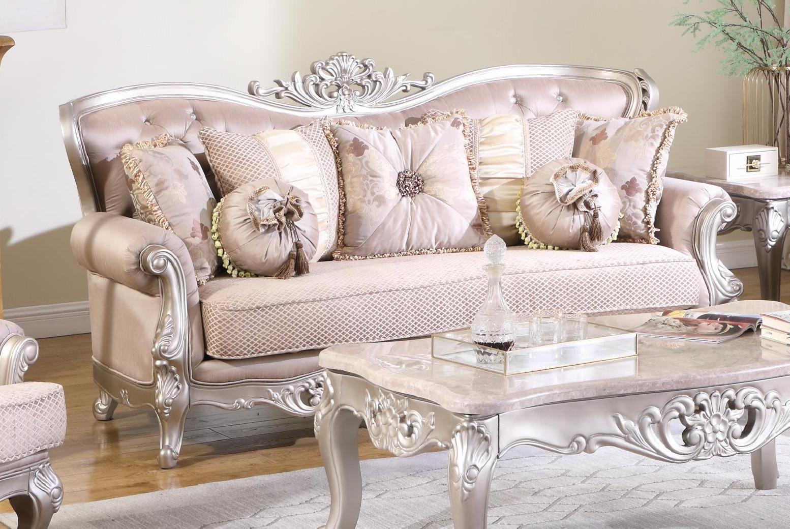 Daisy Collection Traditional Style Sofa & Loveseat by Cosmos Furniture
