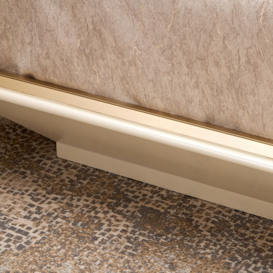 Eastern King Fan Bed Fantosini Gold Collection by Michael Amini. 9091000EK3-836