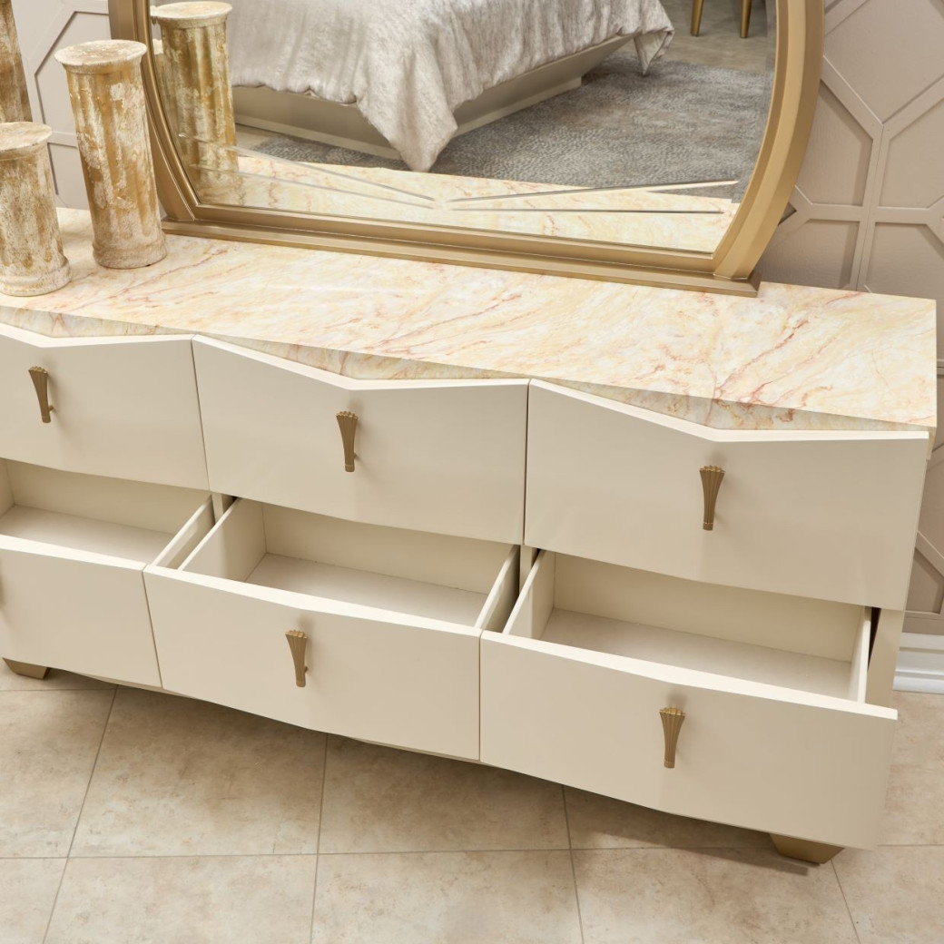 Eastern King Fan Bed Fantosini Gold Collection by Michael Amini. 9091000EK3-836