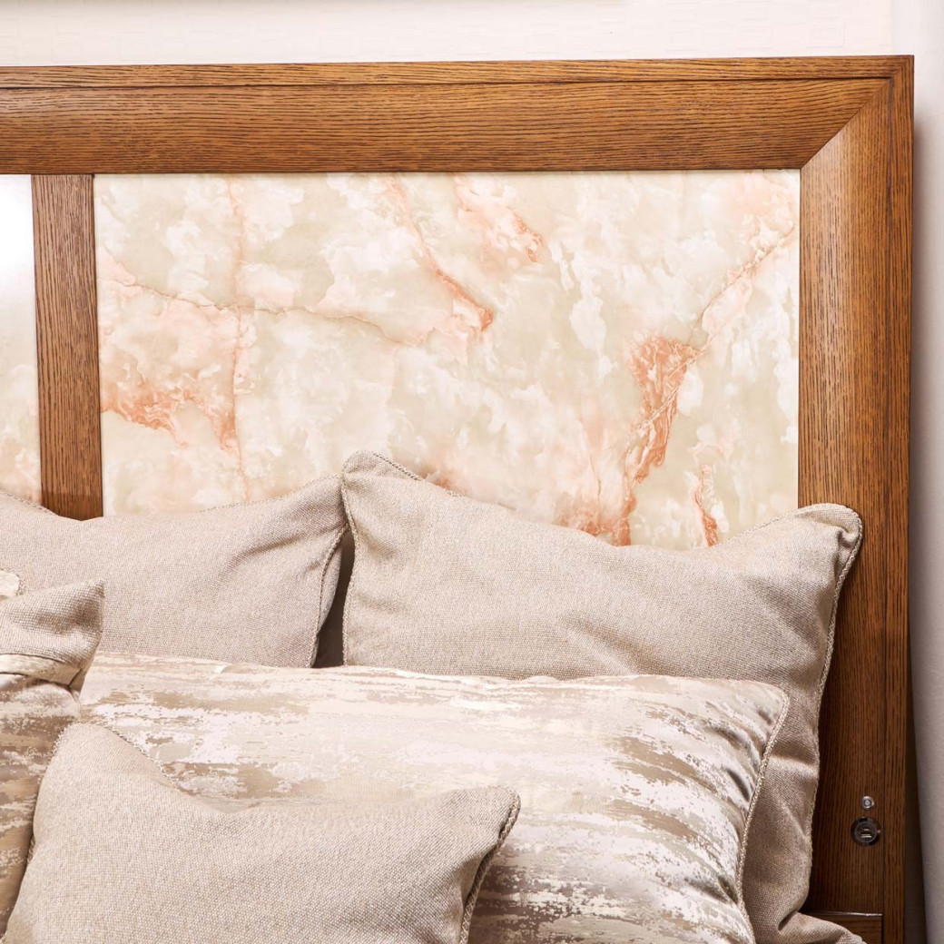 Queen Panel Bed with LED Lights Portrait Collection by Michael Amini. 9031000QN3-225