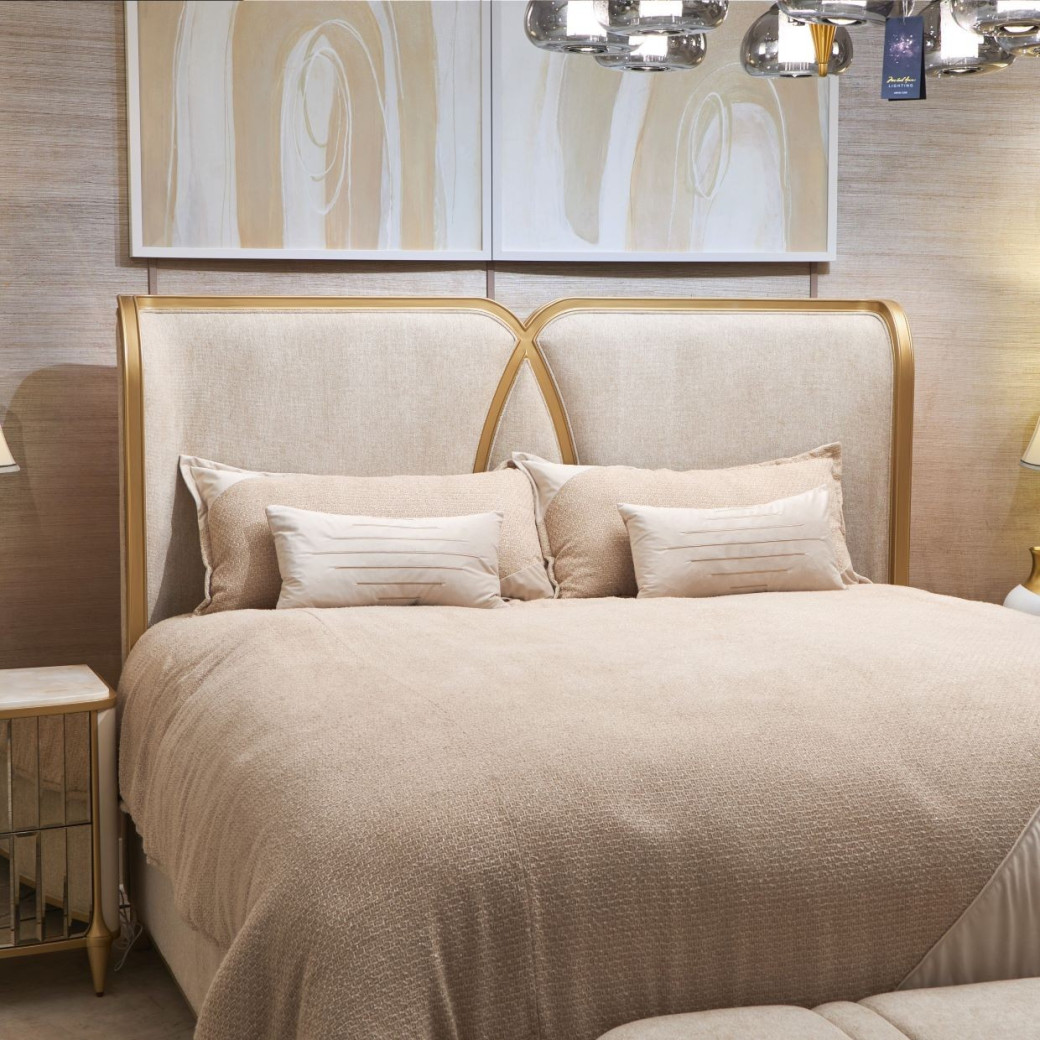 Light Champagne Queen Bed Scotts Square Collection by Michael Amini 9097000QN3-124