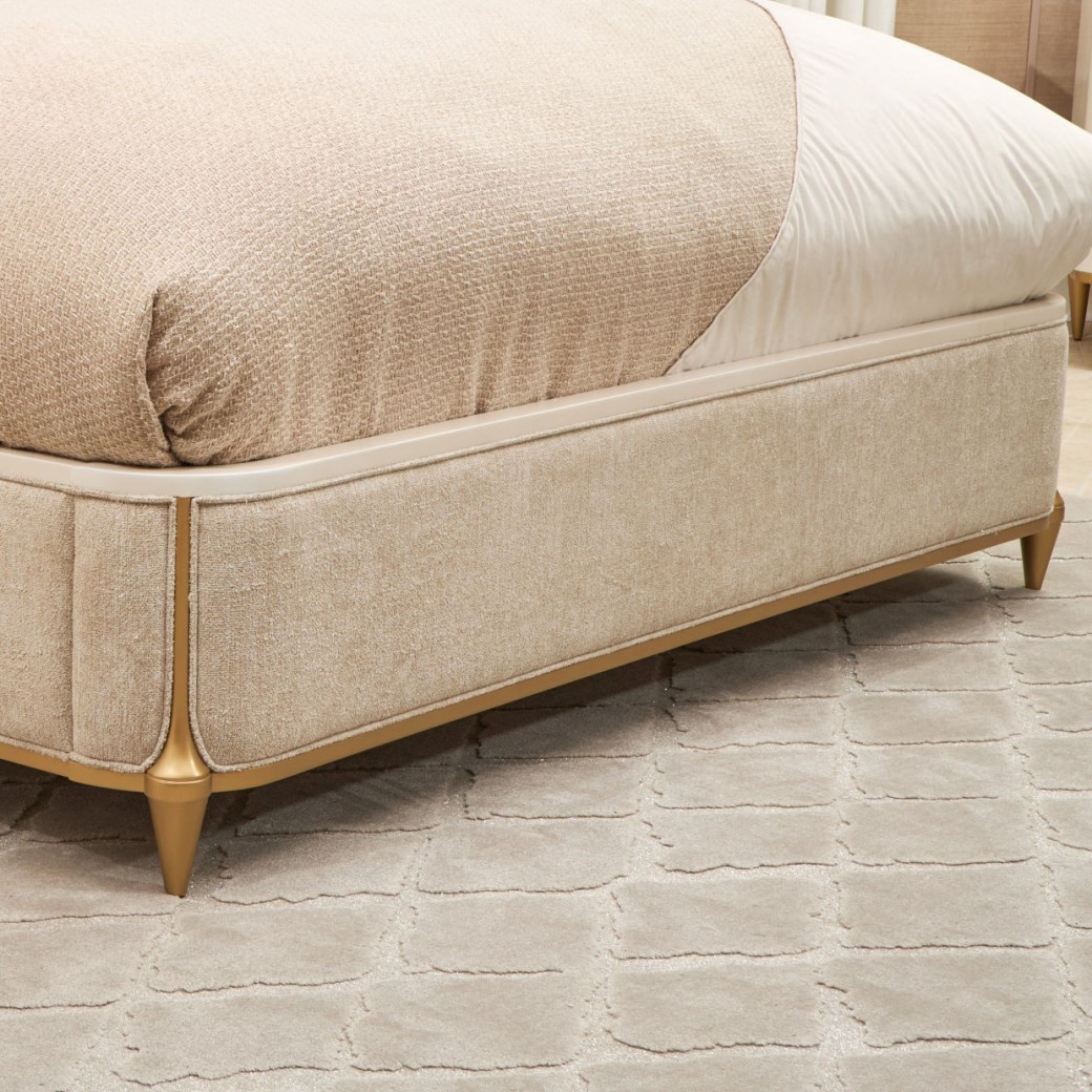 Light Champagne Queen Bed Scotts Square Collection by Michael Amini 9097000QN3-124