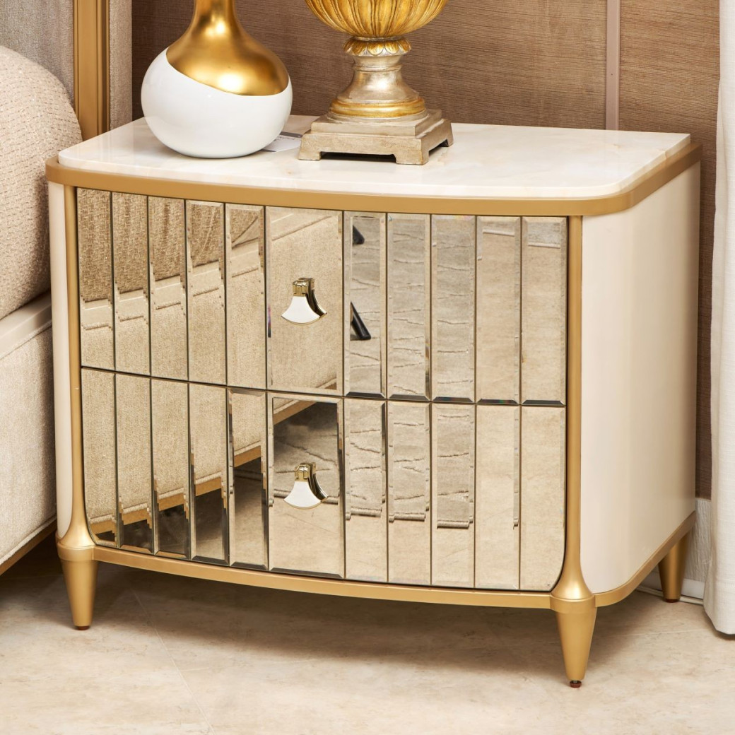 Light Champagne Queen Bed Scotts Square Collection by Michael Amini 9097000QN3-124