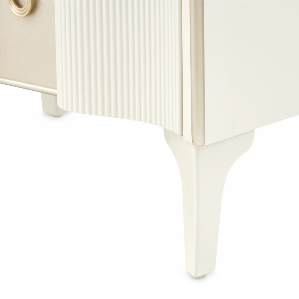 Queen Upholstered Bed Creamy Pearl Finish La Marisia Collection by Michael Amini 9089000QN3-112