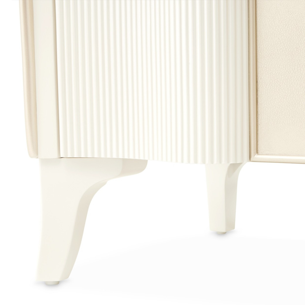Queen Upholstered Bed Creamy Pearl Finish La Marisia Collection by Michael Amini 9089000QN3-112