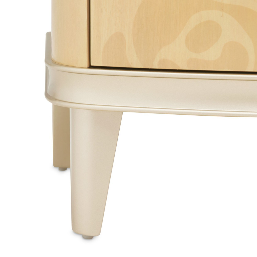 Queen Upholstered Bed Camellia Field Caramel Collection By Michael Amini 9090000EK3-134