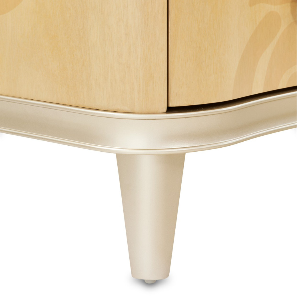 Queen Upholstered Bed Camellia Field Caramel Collection By Michael Amini 9090000EK3-134