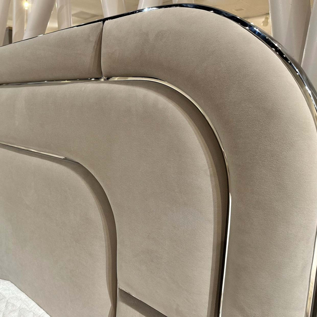 Orchid Queen Lift Up Storage Bed by Michael Amini DUB-AEC108QN-HL