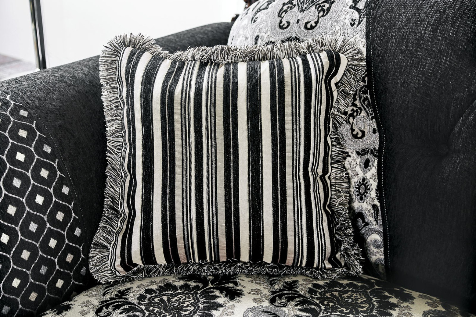 2PC Sofa & Loveseat Traditional Style Black By Furniture of America SM6432