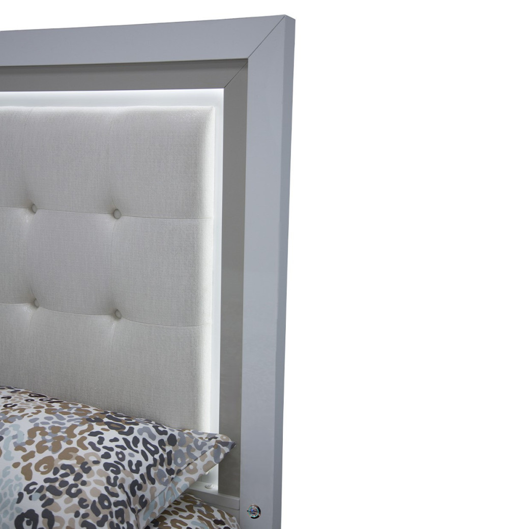 Queen Bed Cloud White Finish Sky Tower Collection by Michael Amini N9025600QN-108